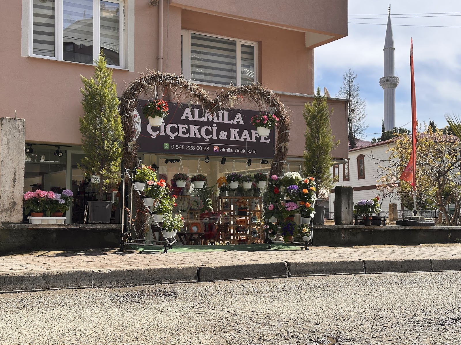 Almıla Çiçek Kafe kır düğünü mekanı